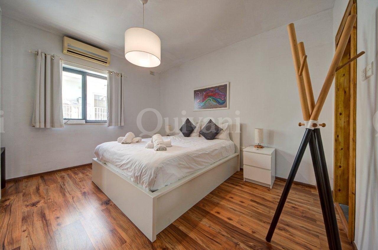 Fully furnished 2 bedroom plus study apartment