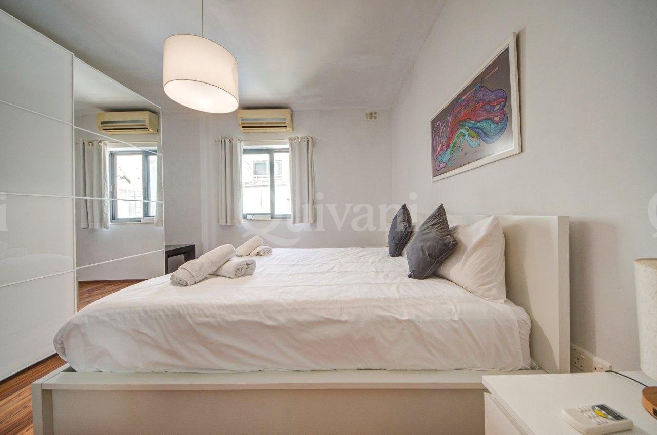 Fully furnished 2 bedroom plus study apartment