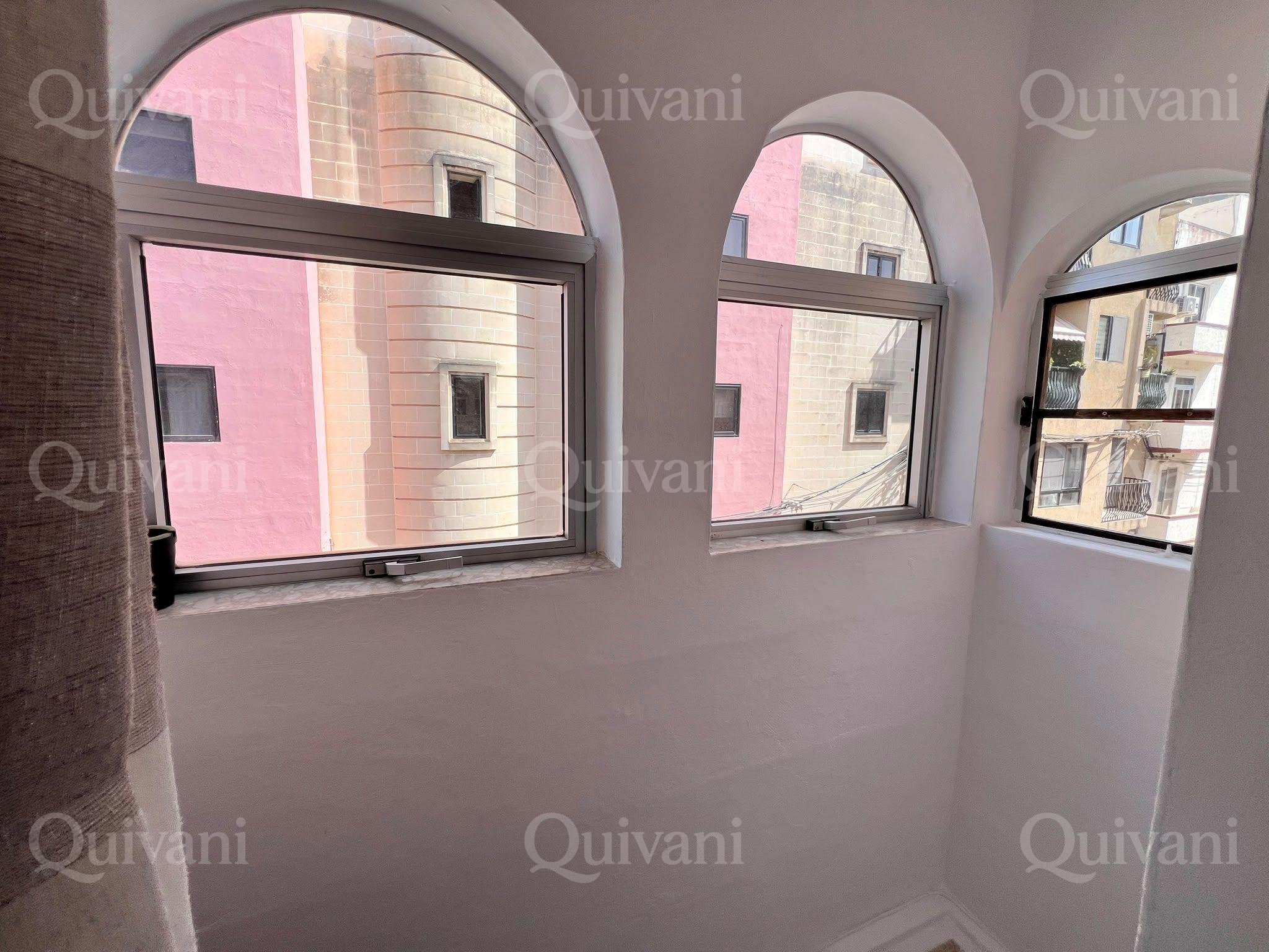San Gwann, 3 bedrooms Apartment with Private Roof Garden