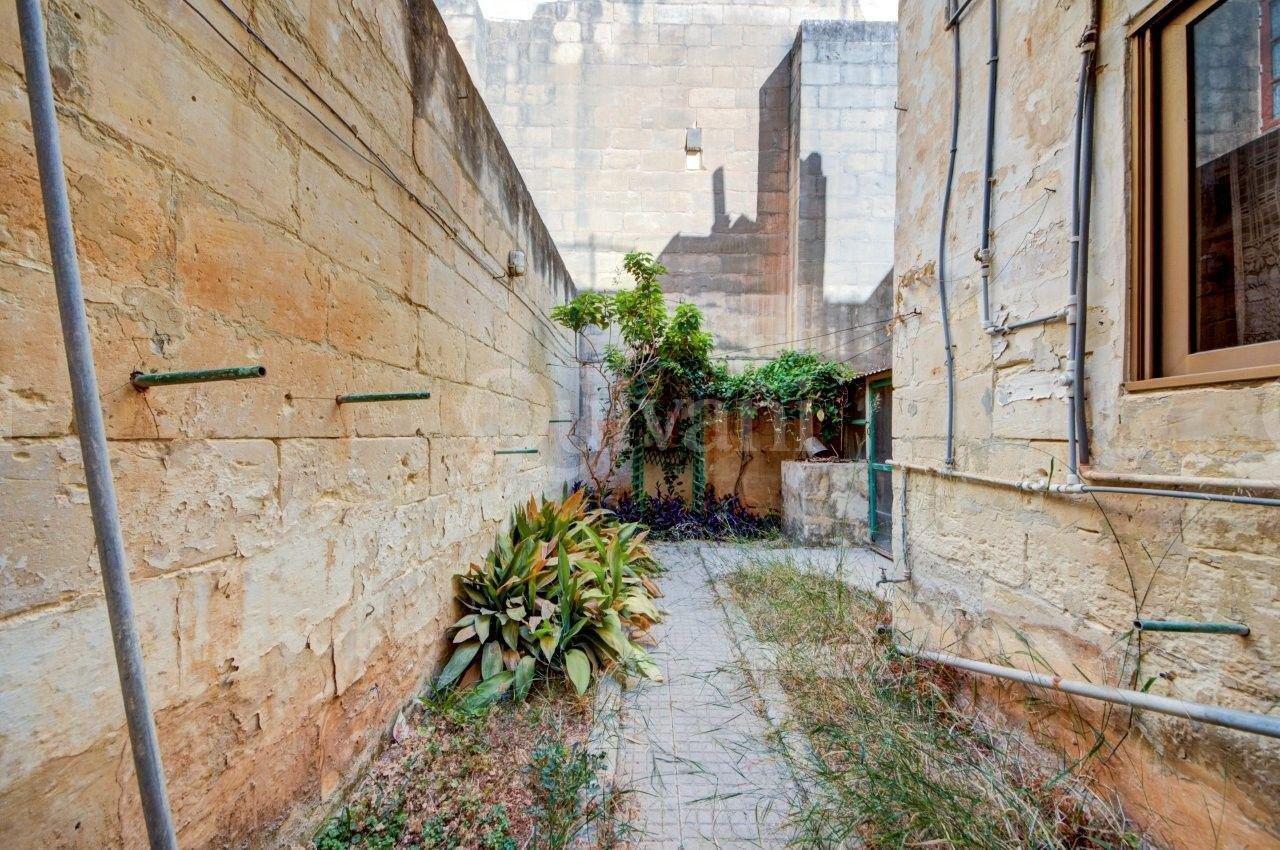 Sliema - Unconverted Townhouse in Sliema