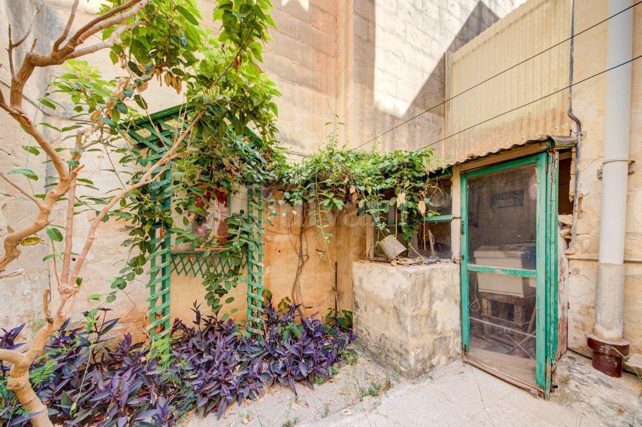Sliema - Unconverted Townhouse in Sliema