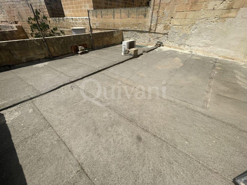 Luqa, Townhouse with a Garden & a Street Level Garage