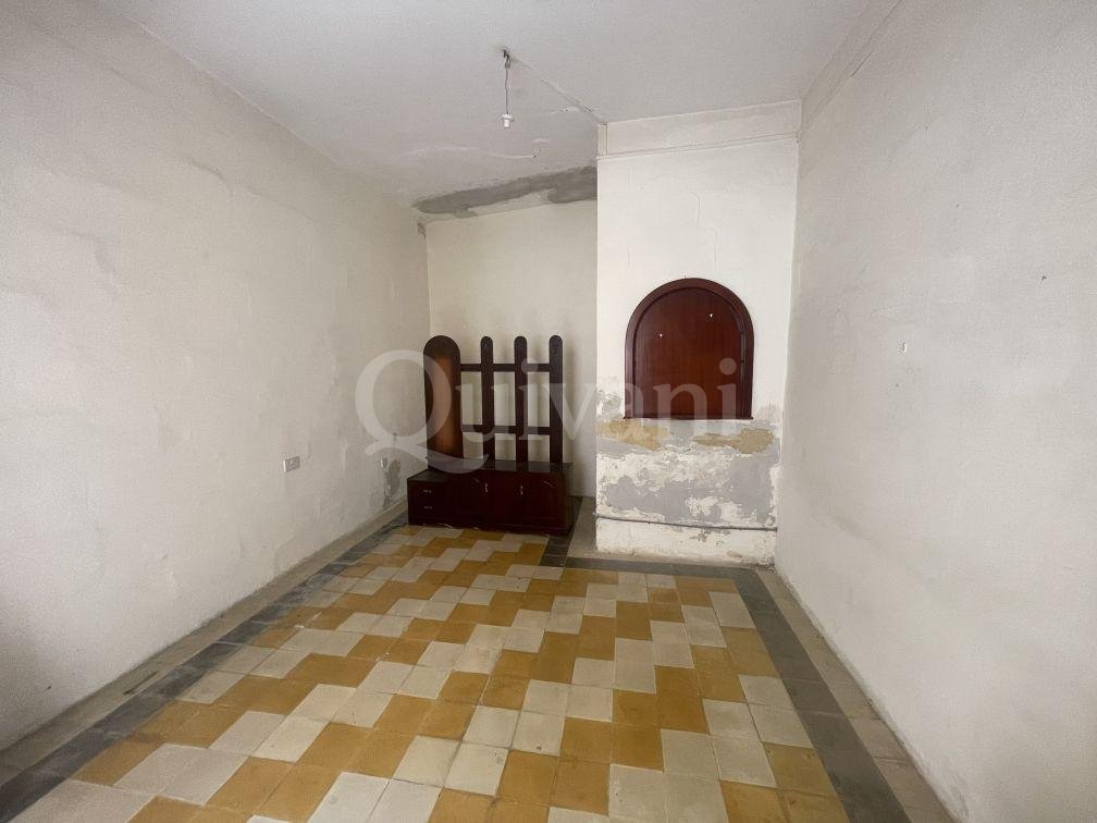 Luqa, Townhouse with a Garden & a Street Level Garage