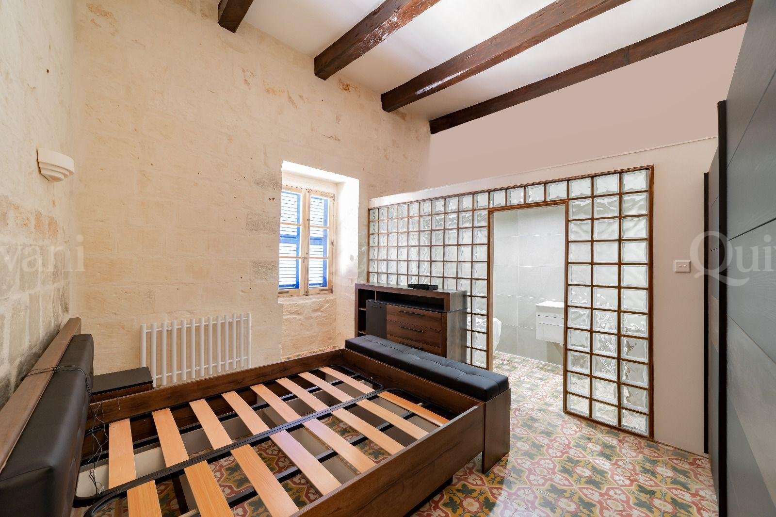 4 bedroom converted town house in UCA