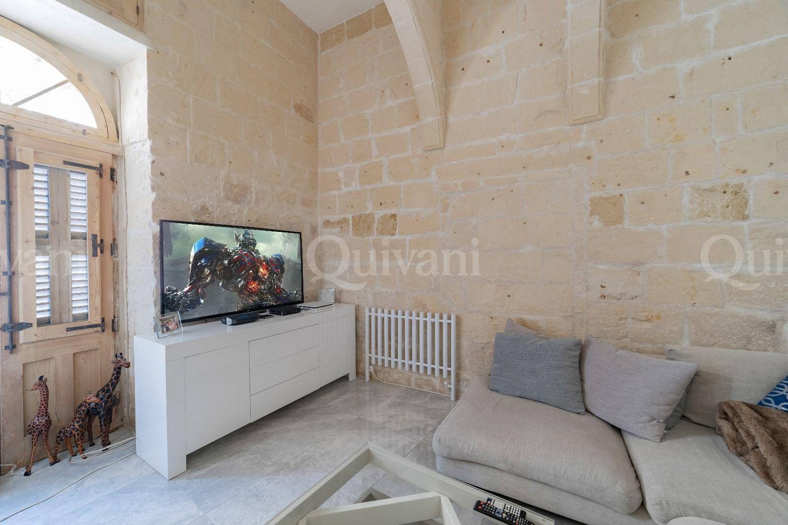 4 bedroom converted town house in UCA