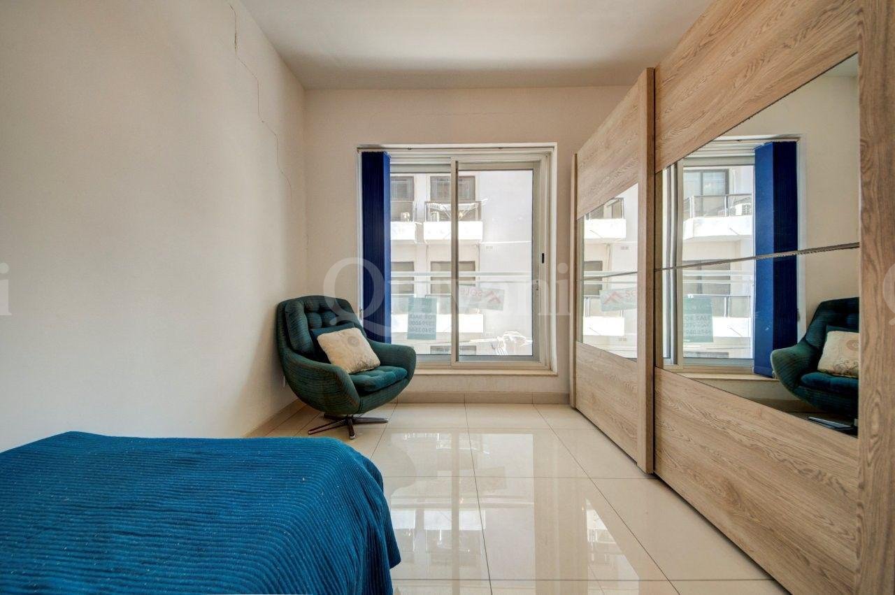 Sliema, Furnished Apartment with Car Space