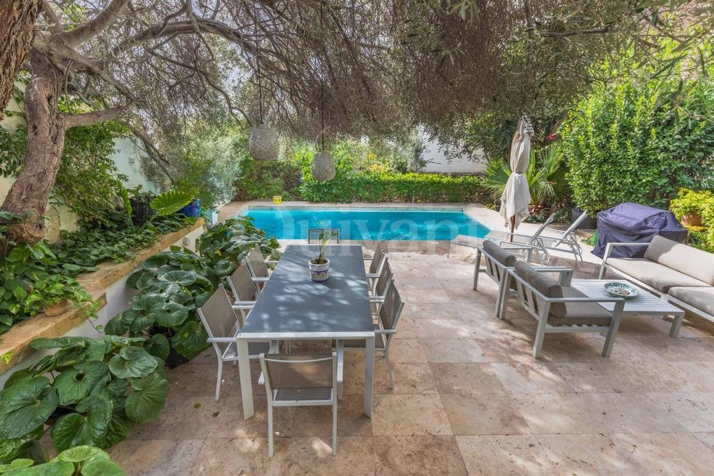 Sliema, Converted Town House