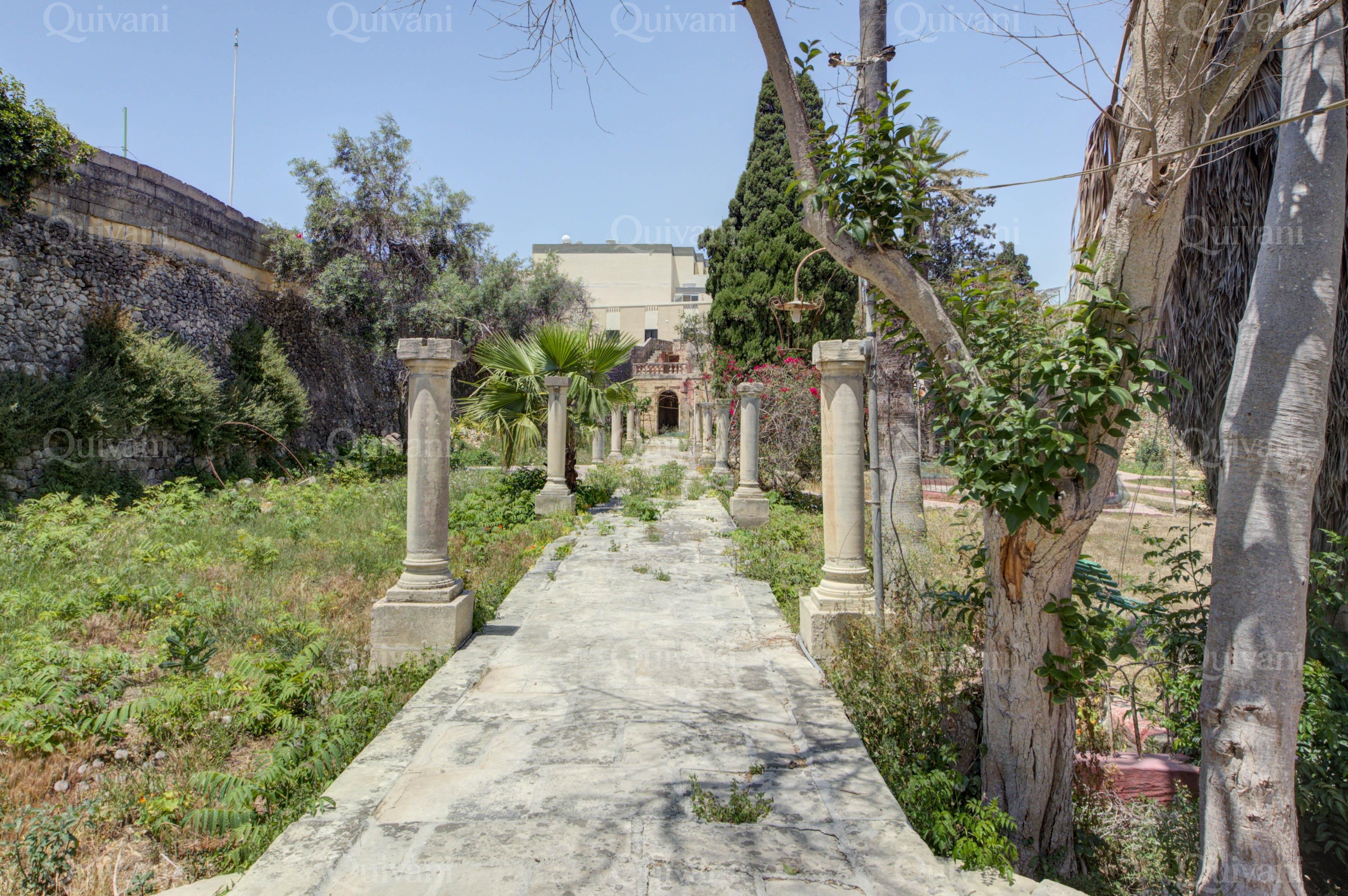 Ghaxaq, Unconverted House of Character