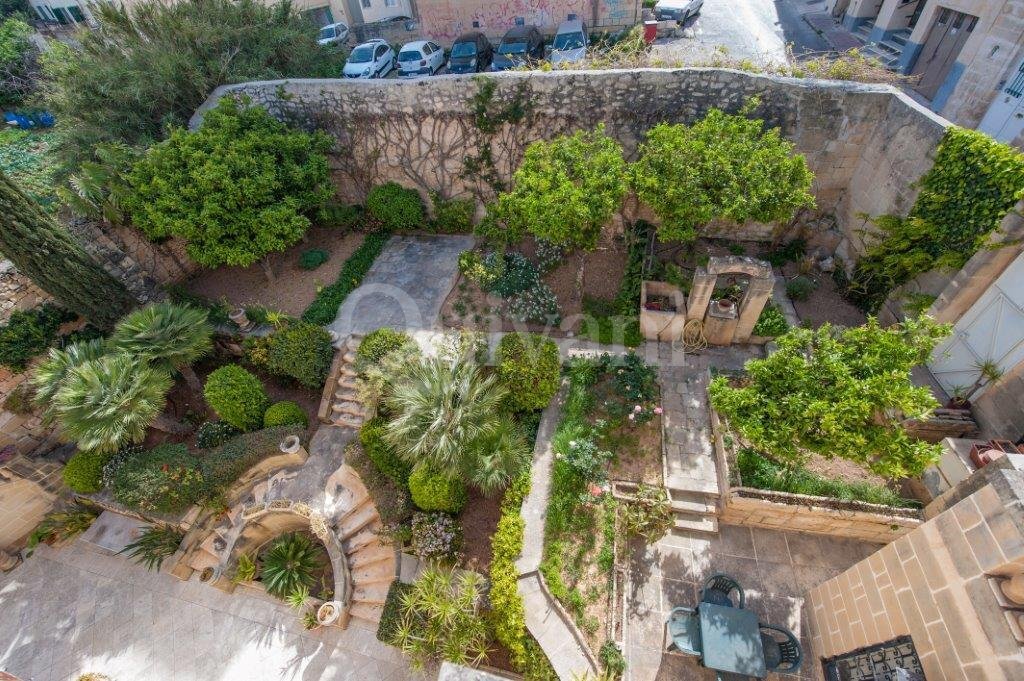 St Julians, Converted Town House
