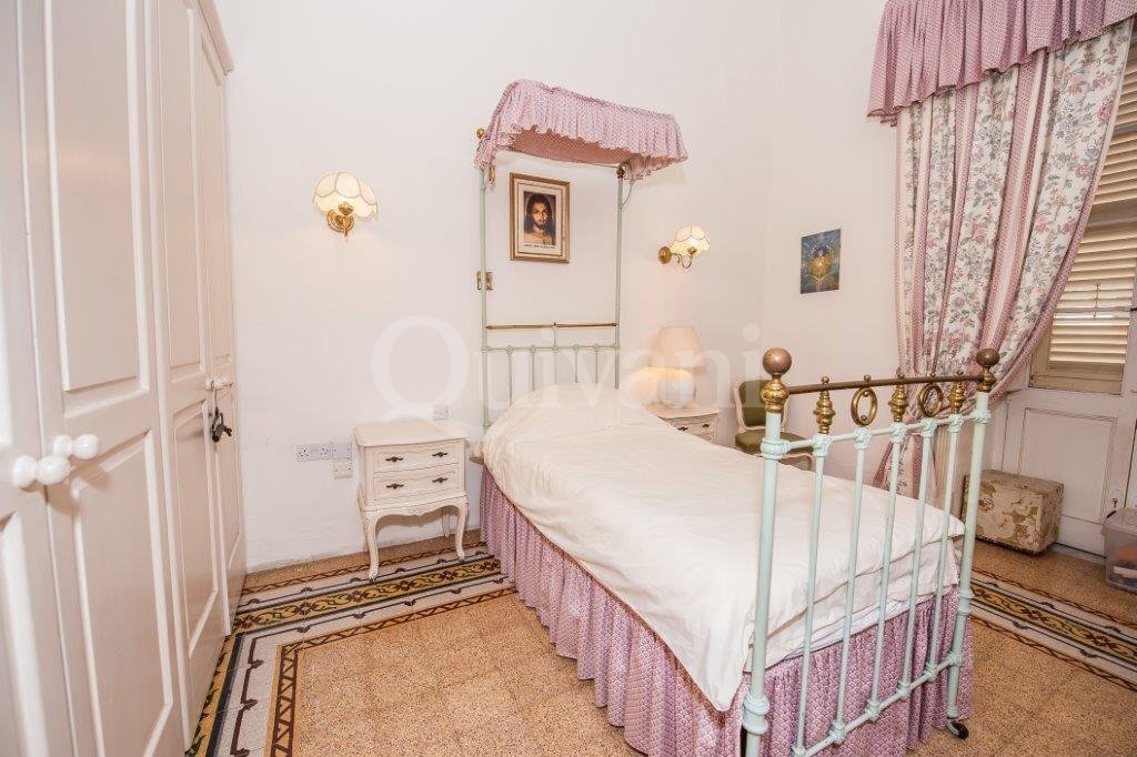 St Julians, Converted Town House