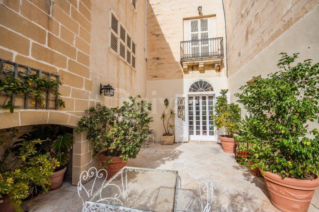 St Julians, Converted Town House