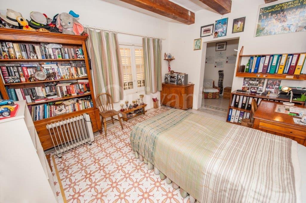 St Julians, Converted Town House