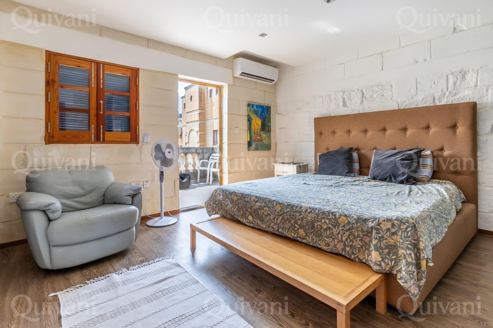 St Julians, Converted Town House