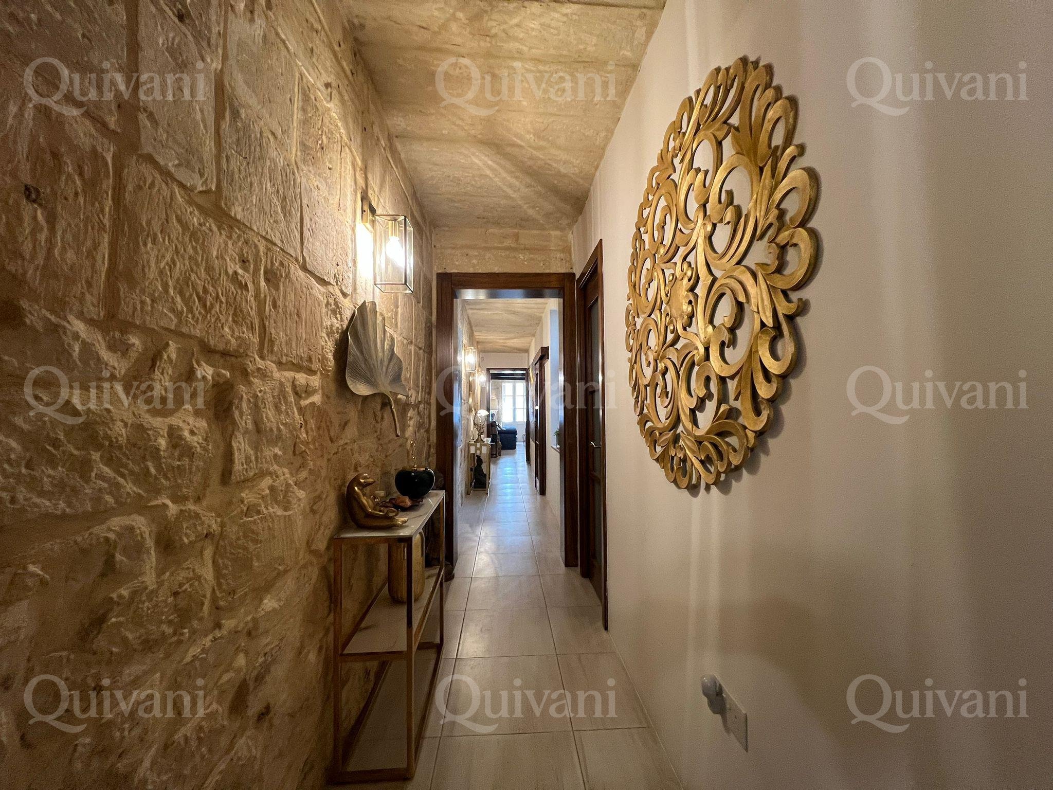 Stunning 2-Bedroom Apartment – Valletta