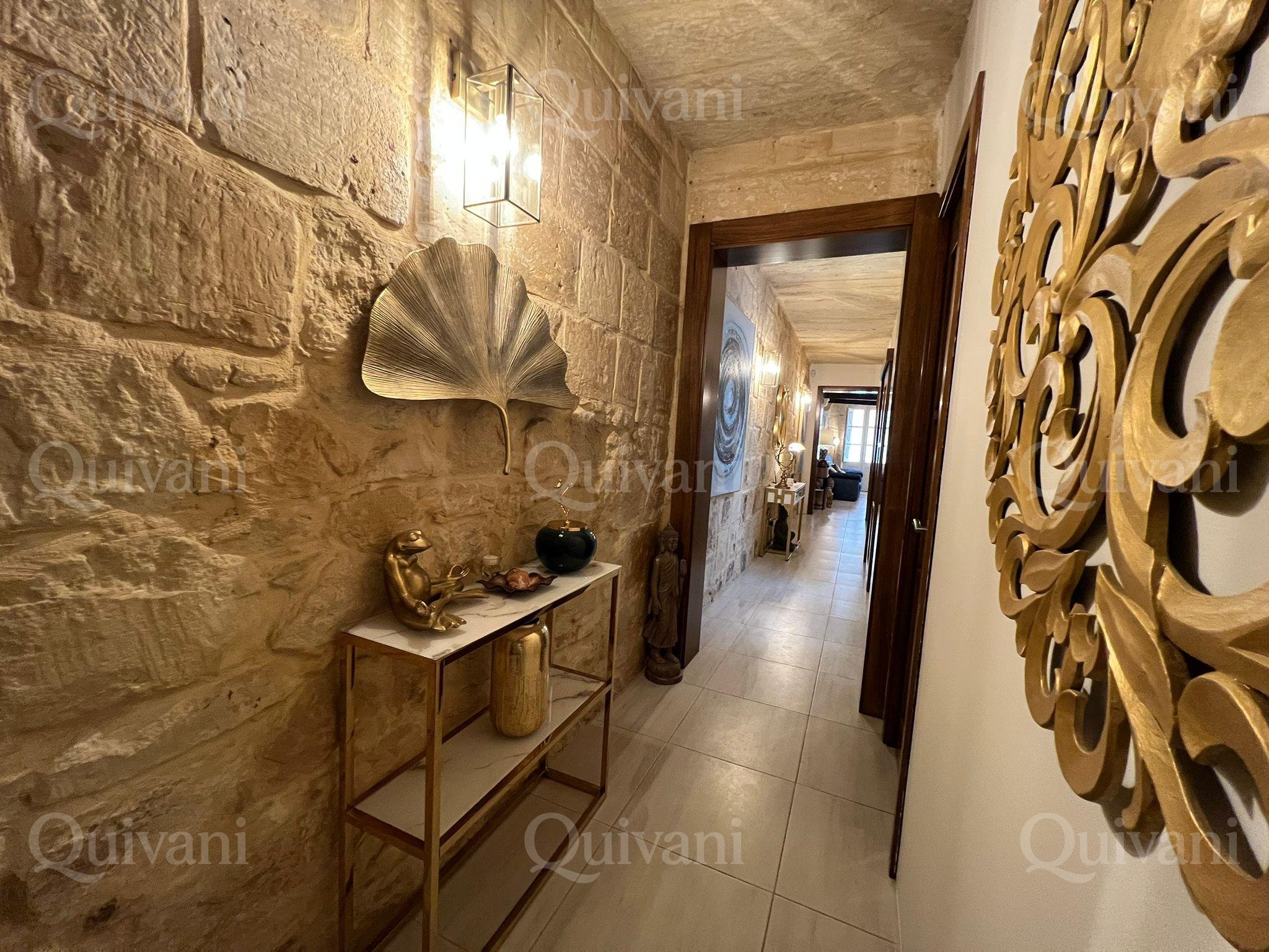 Stunning 2-Bedroom Apartment – Valletta