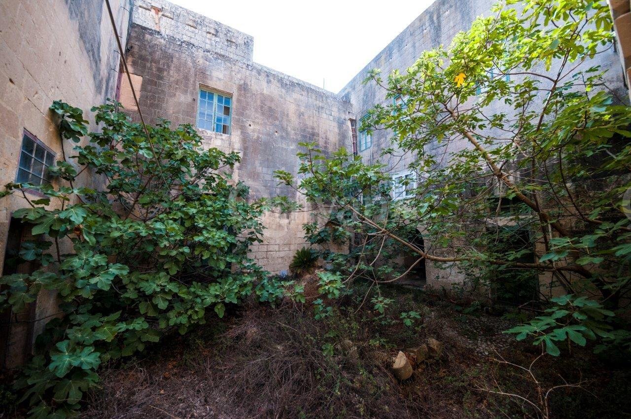 Zebbug, Unconverted Palazzo