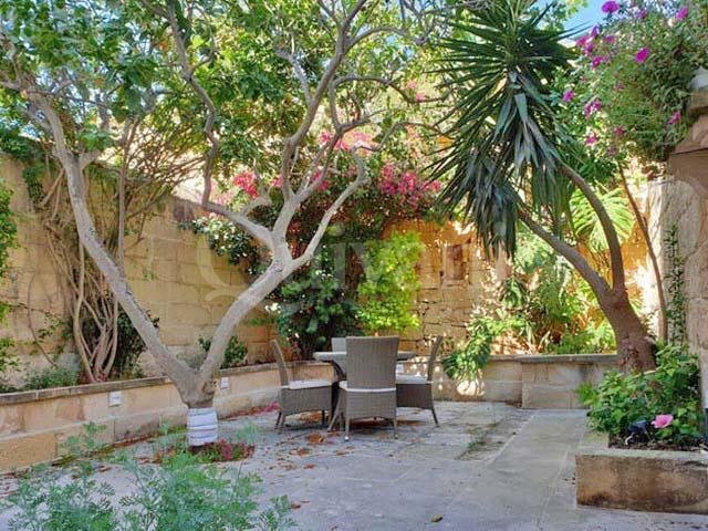 Naxxar, Fully Equipped Office