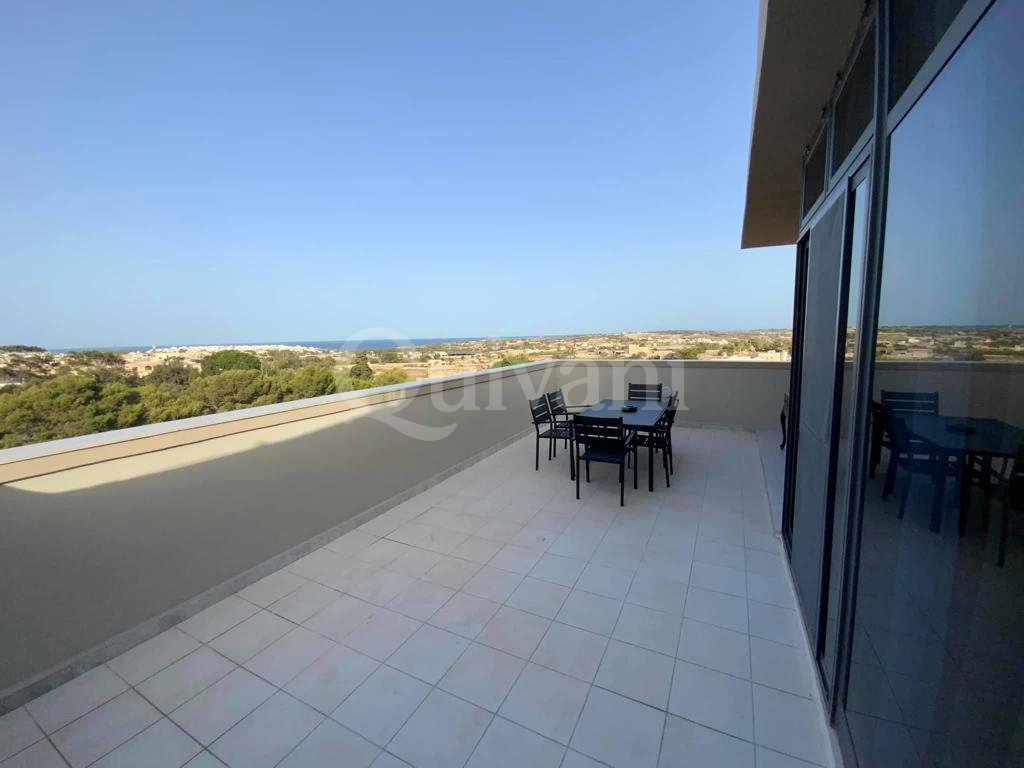 Zejtun, Furnished Penthouse