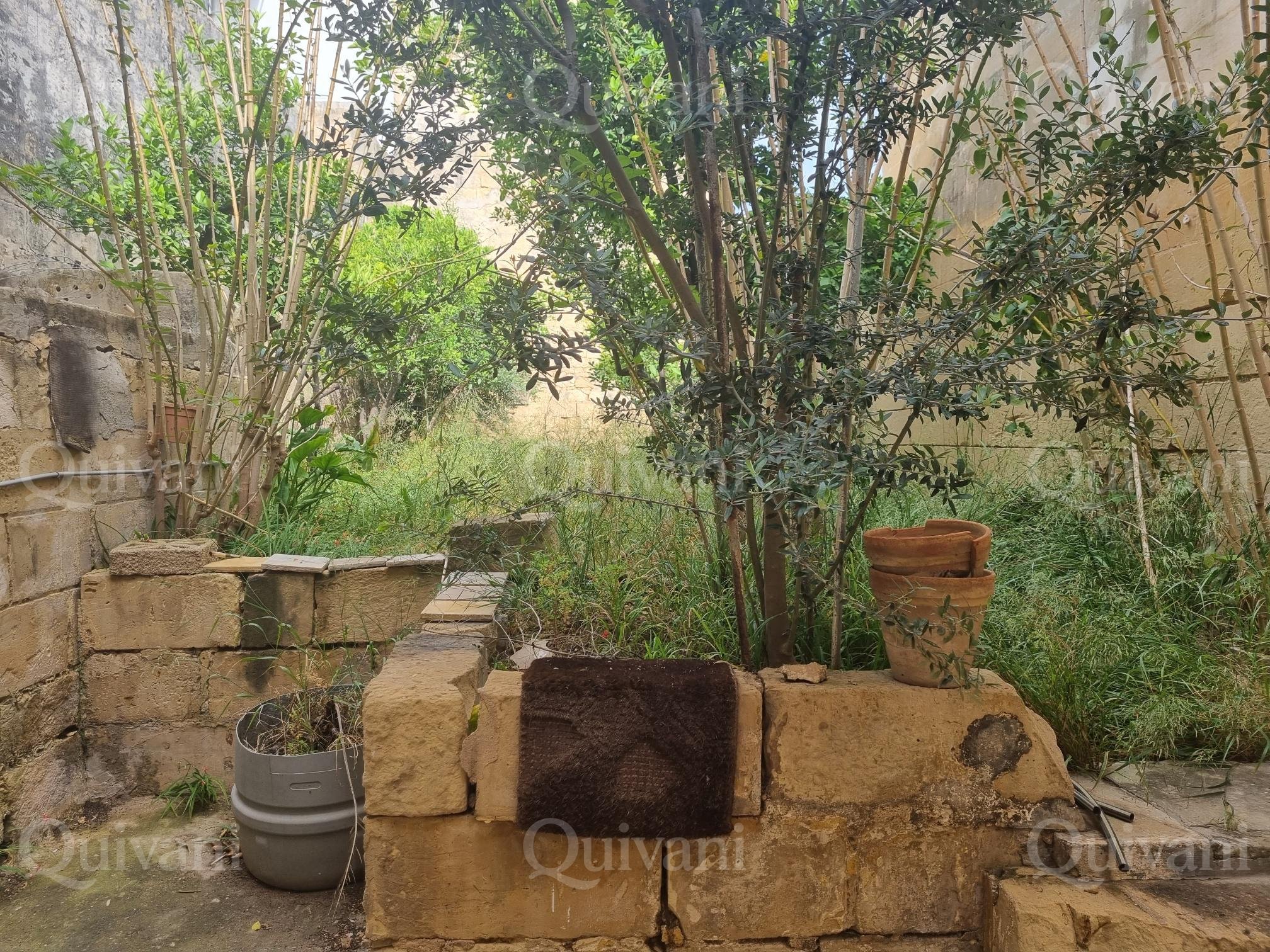 Qormi, Unconverted Townhouse