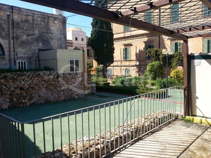 Santa Venera, Finished Office