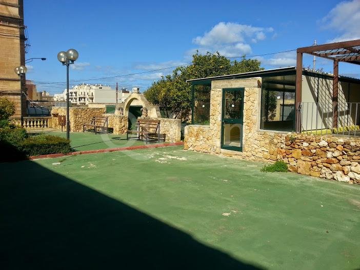 Santa Venera, Finished Office