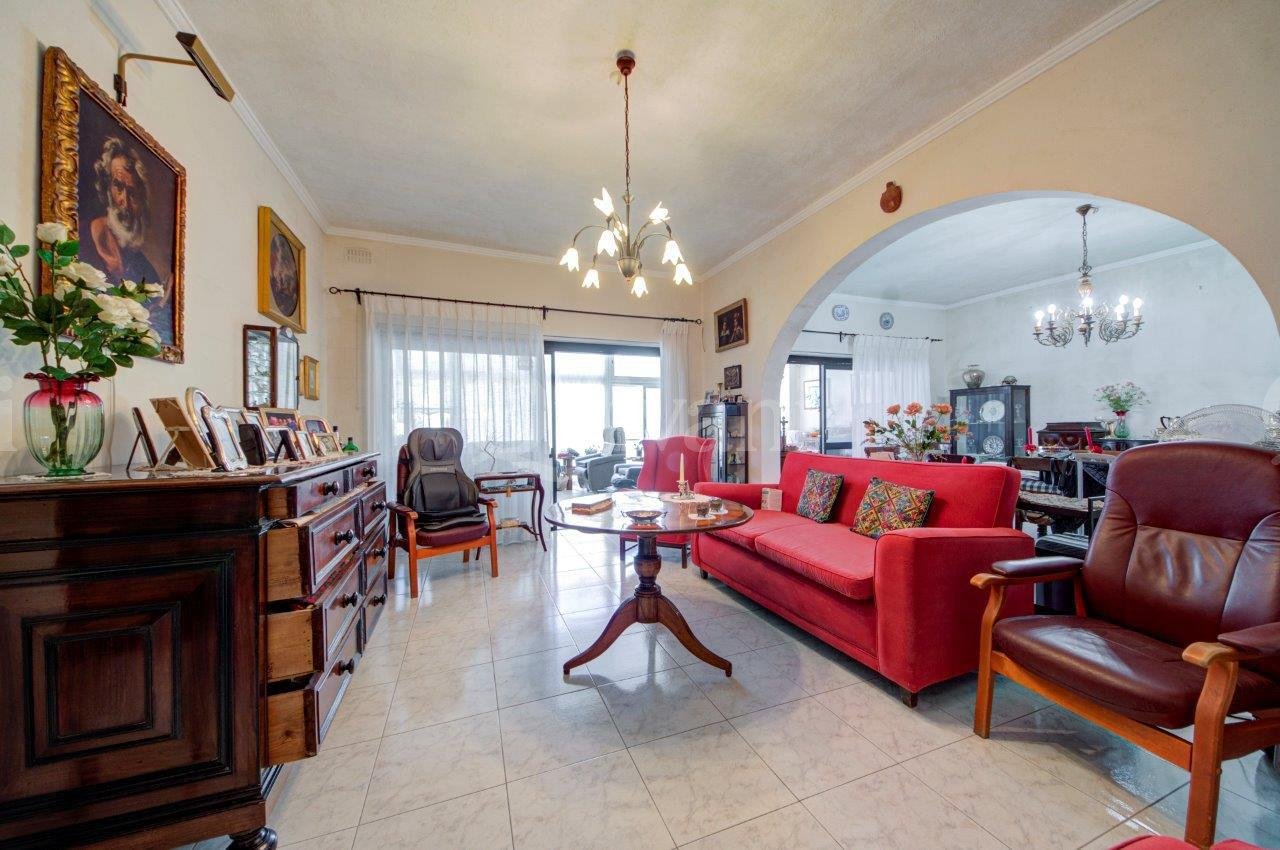 St Julians, Very large apartment with garden