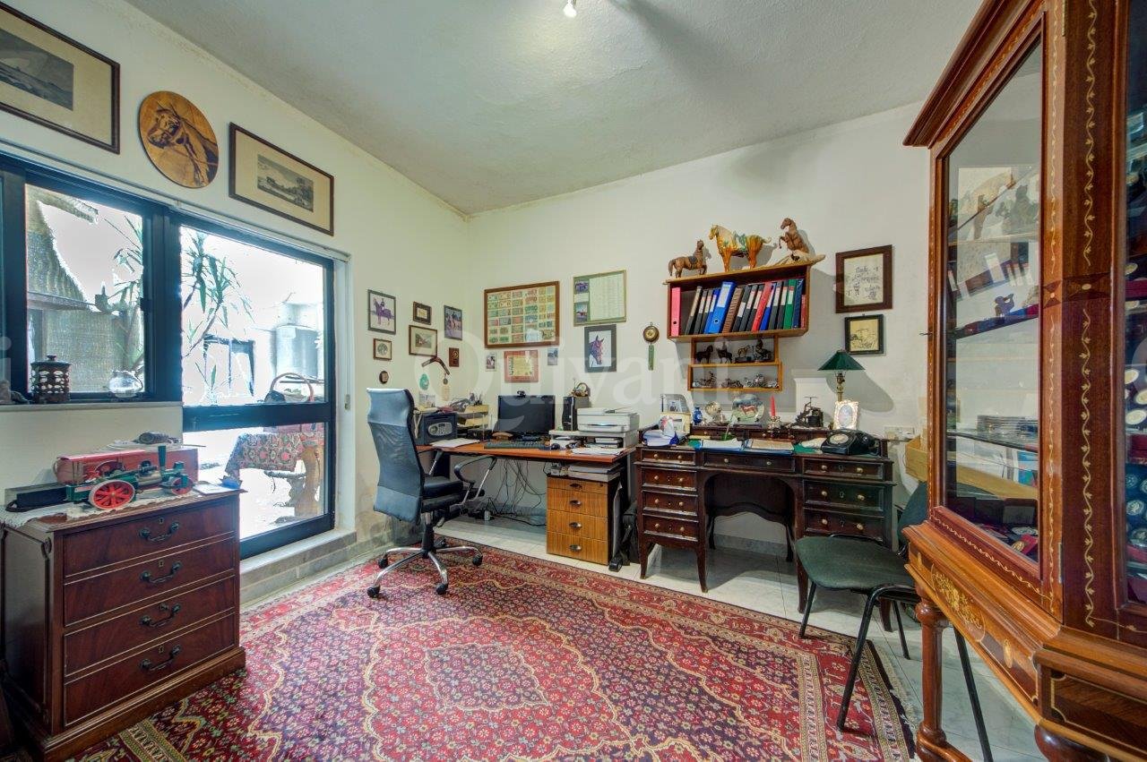 St Julians, Very large apartment with garden