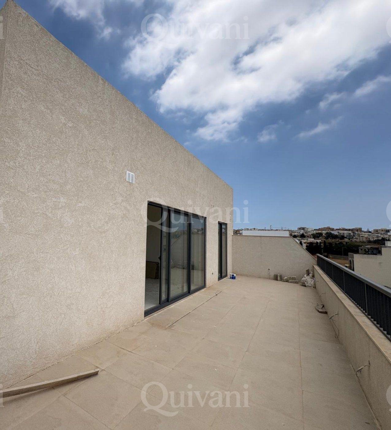 Mosta Penthouse with Airspace