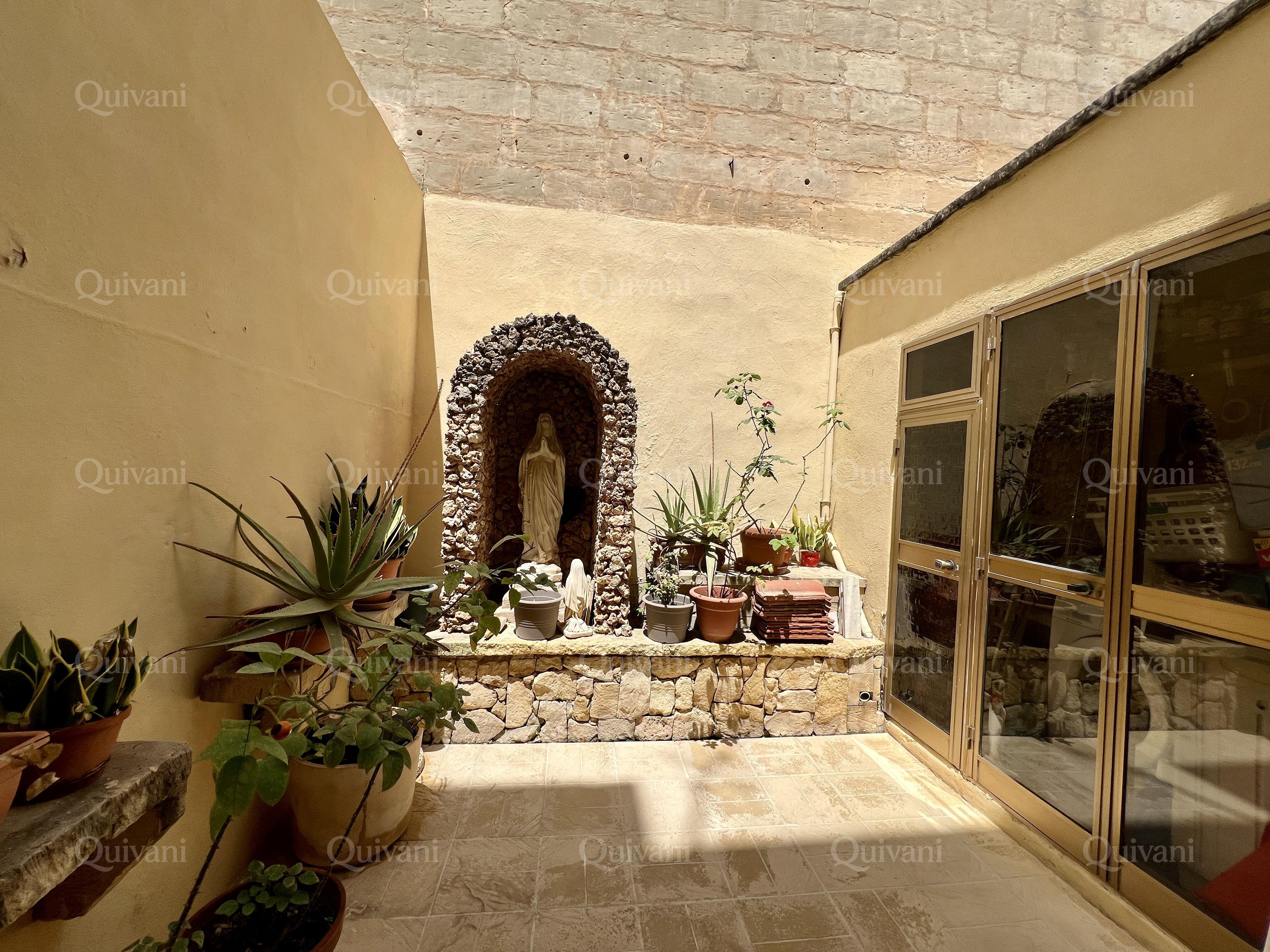 Sliema Furnished Townhouse
