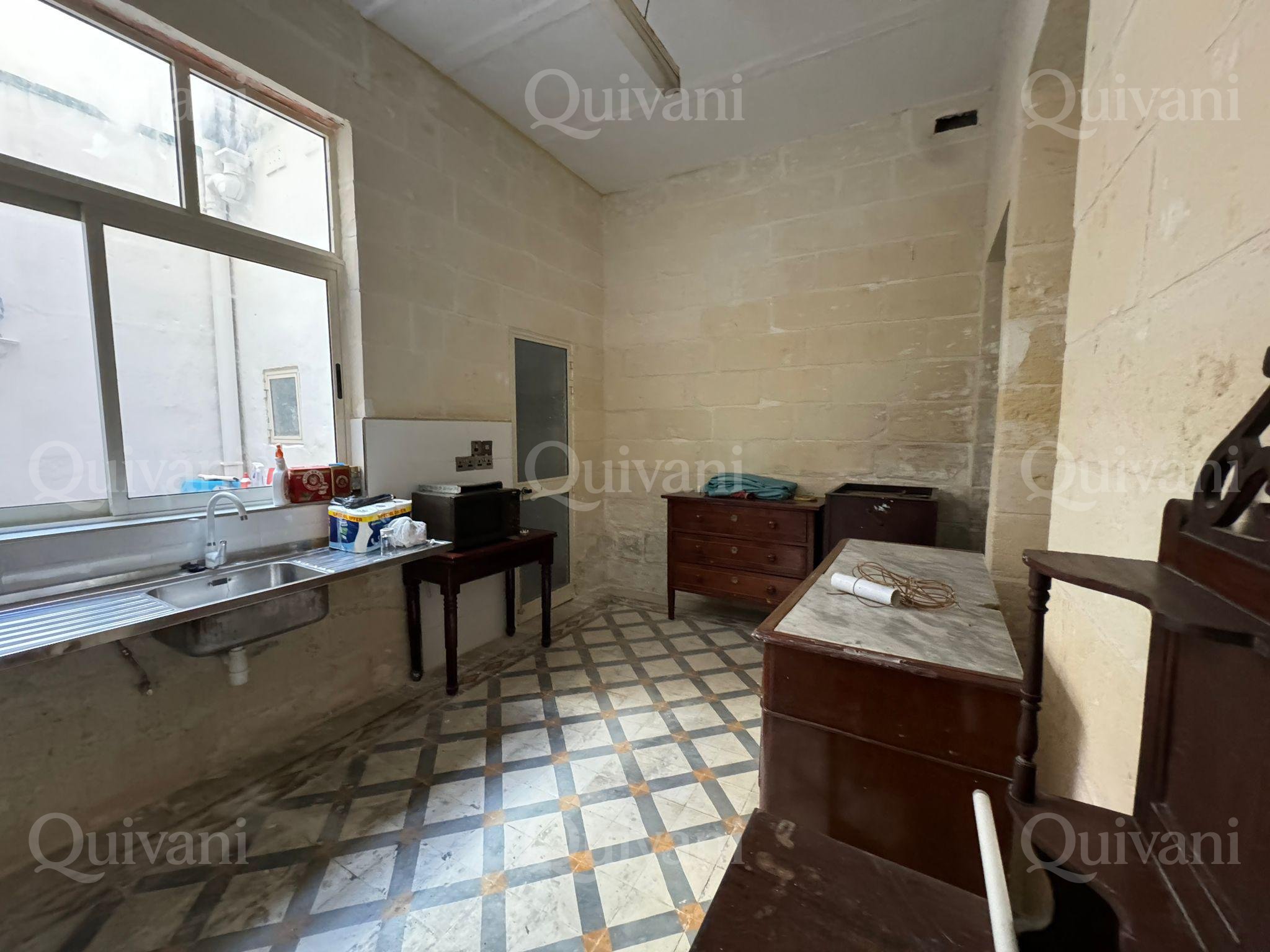 Sliema, Unconverted Townhouse