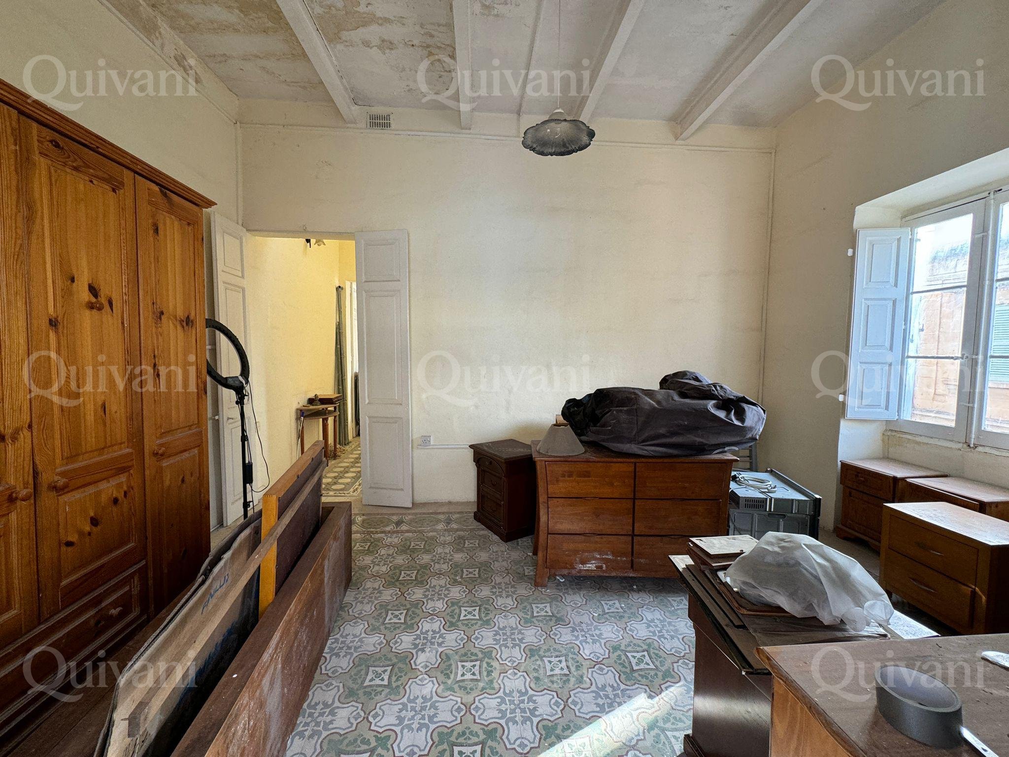 Sliema, Unconverted Townhouse