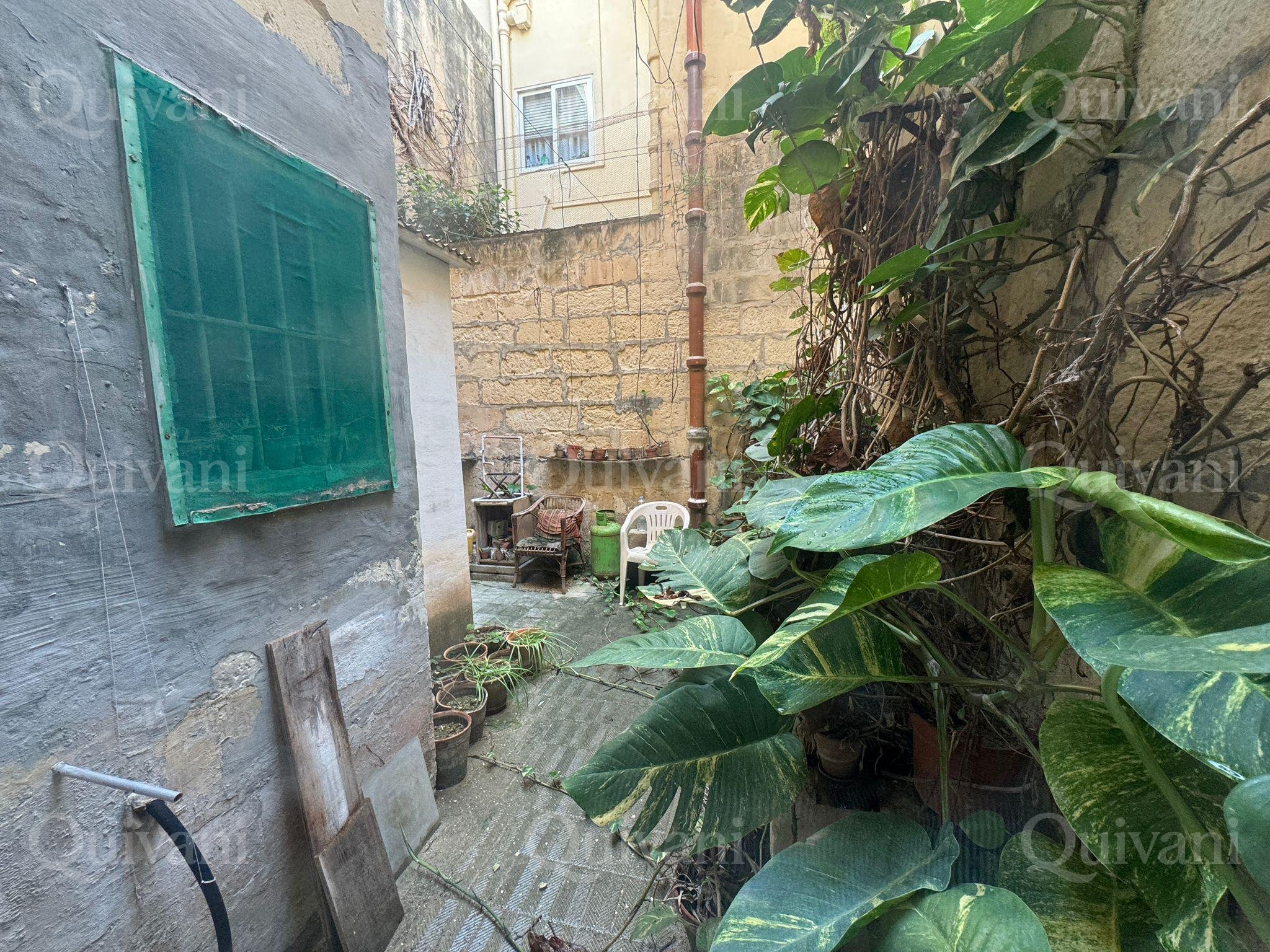 Sliema, Unconverted Townhouse