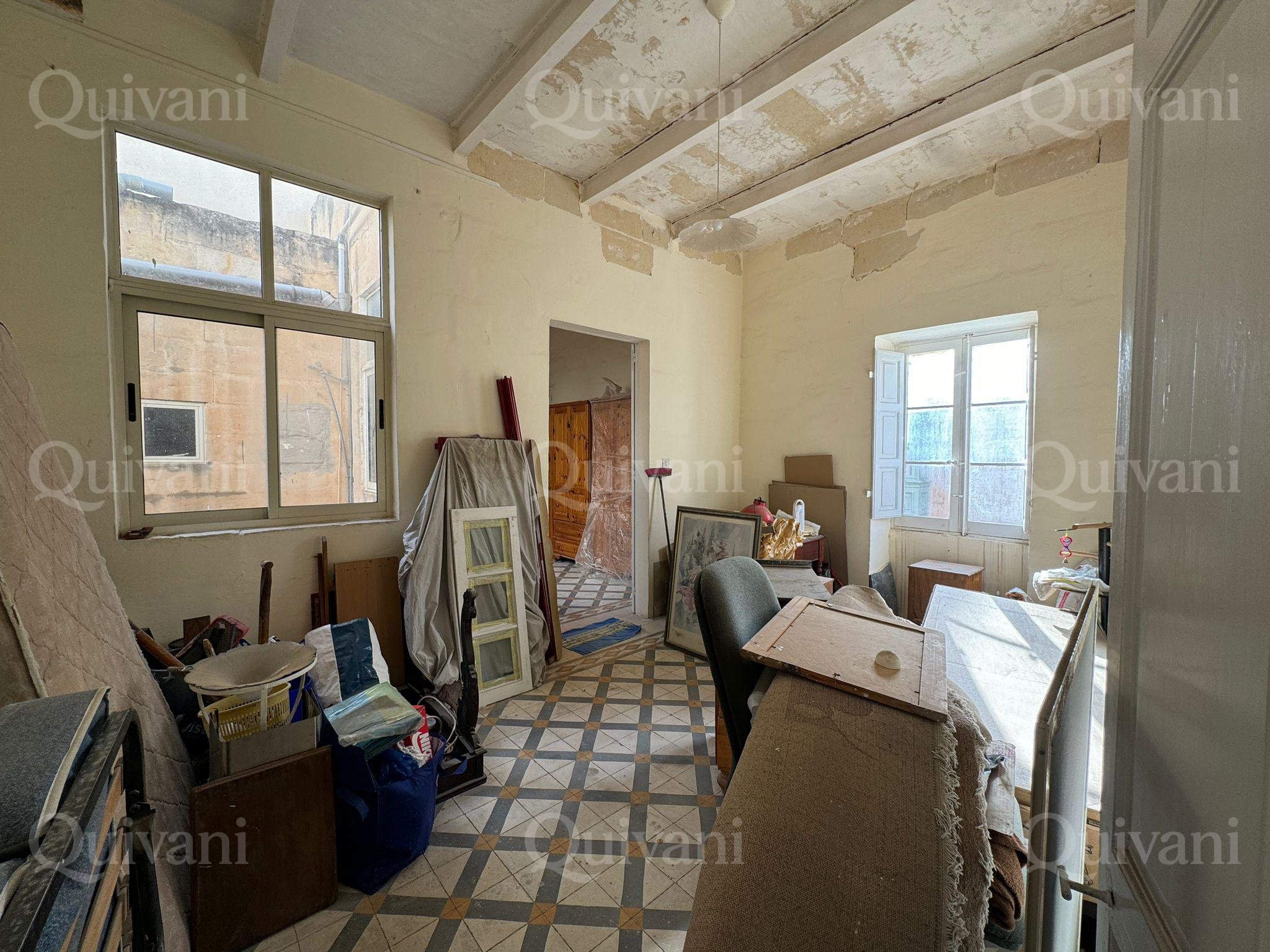 Sliema, Unconverted Townhouse