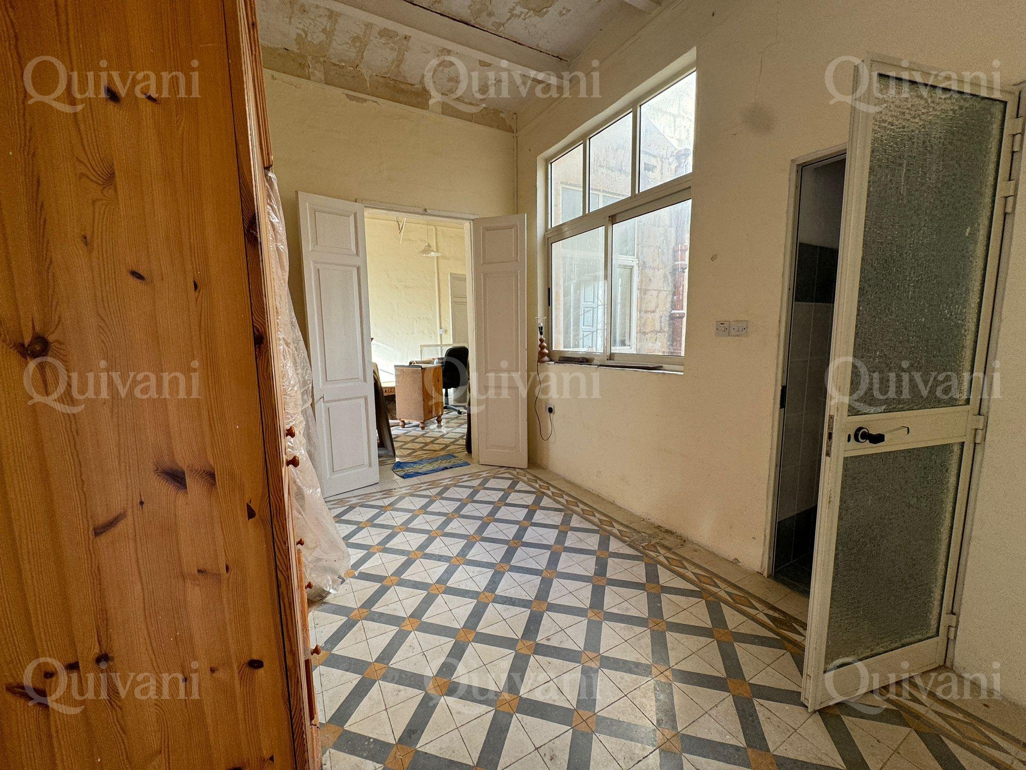 Sliema, Unconverted Townhouse