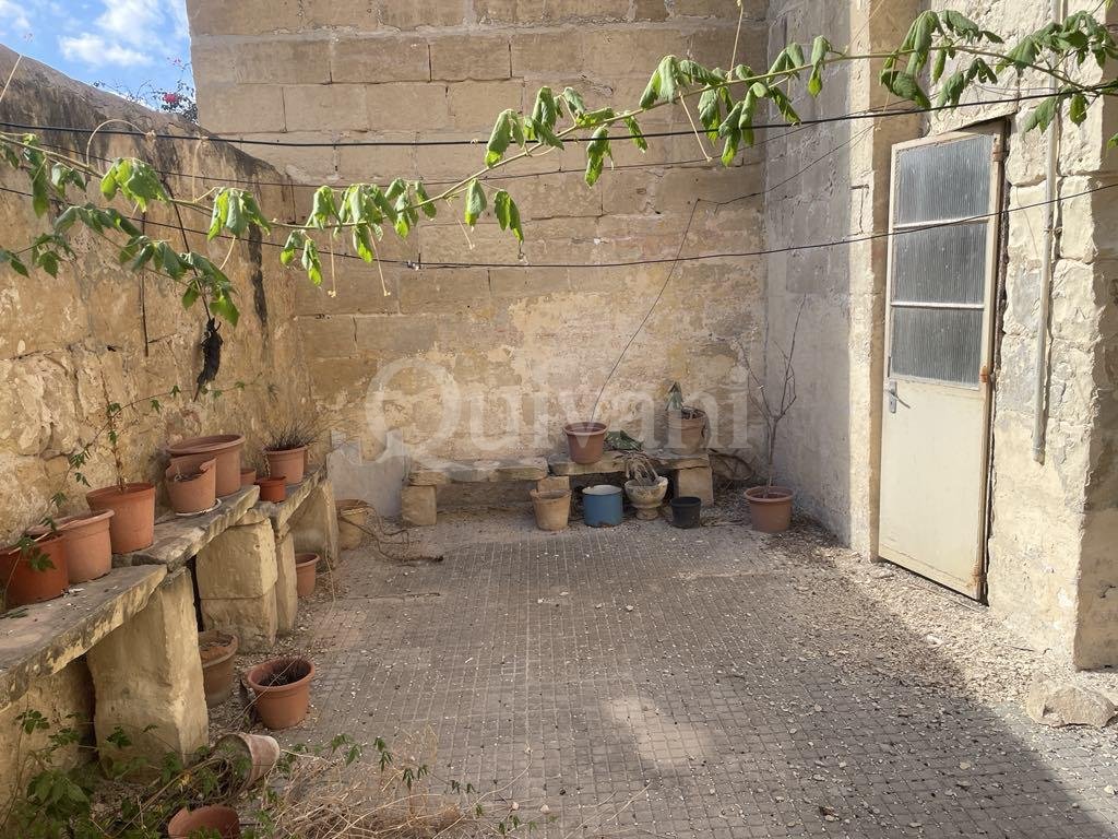 Sliema, Unconverted Townhouse
