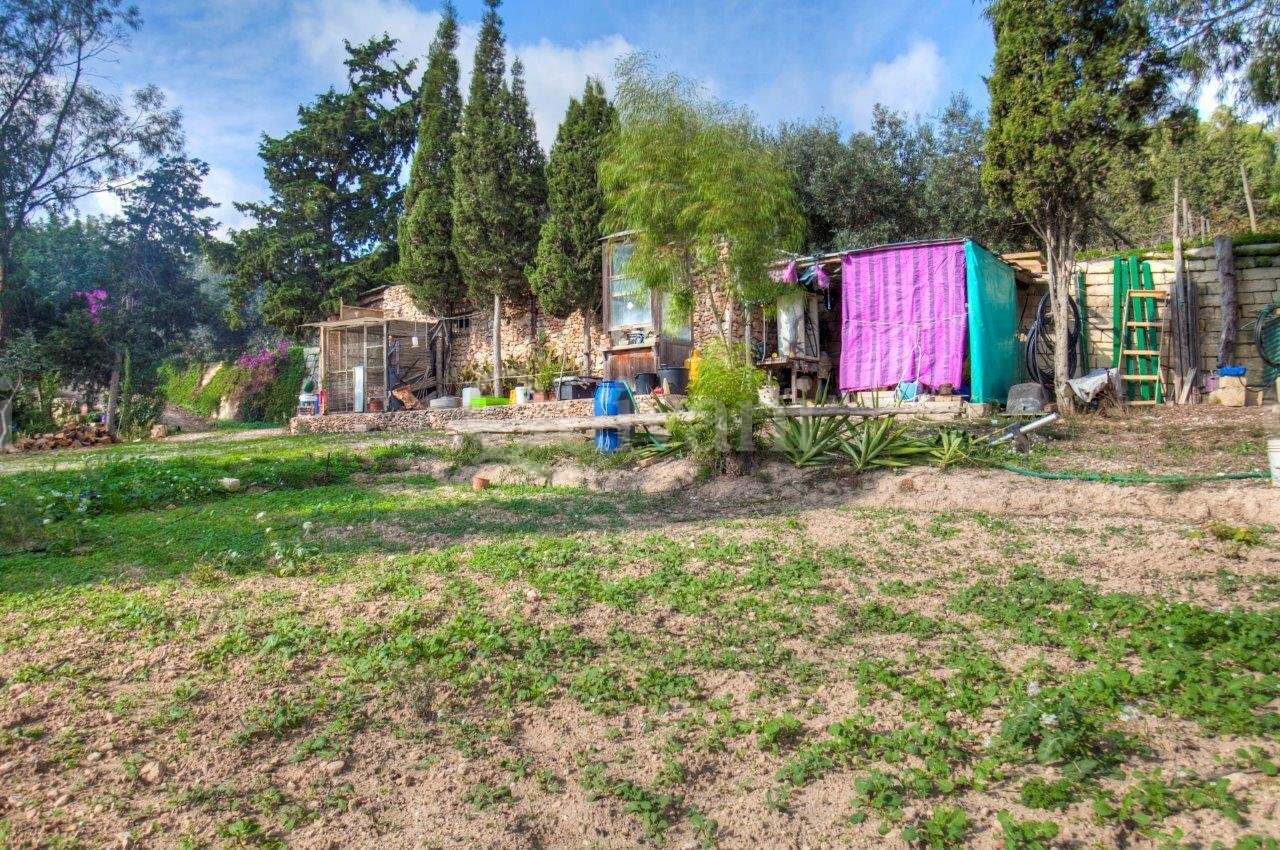 Wardija, Unconverted Farmhouse