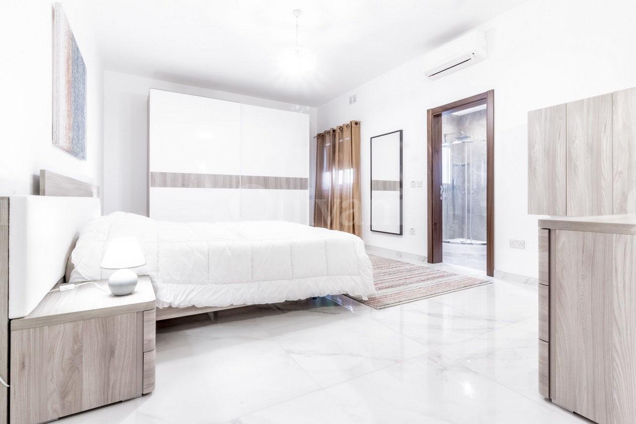 Ta'' Xbiex, Furnished Apartment