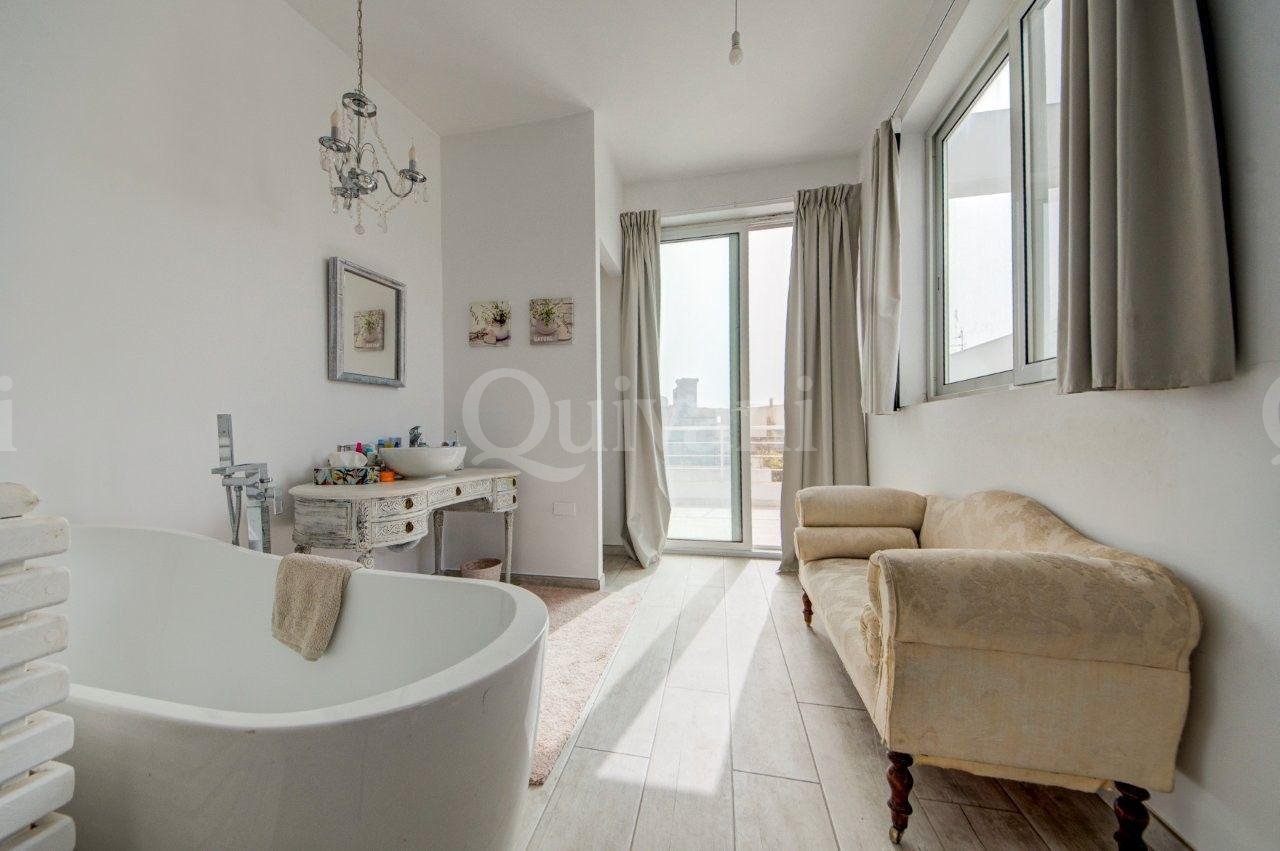 Qormi, Converted House of Character with pool