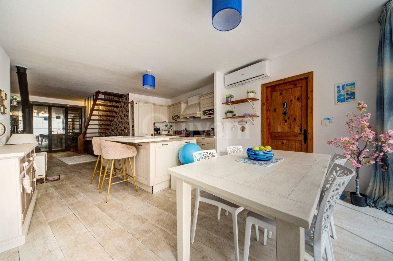 Qormi, Converted House of Character with pool