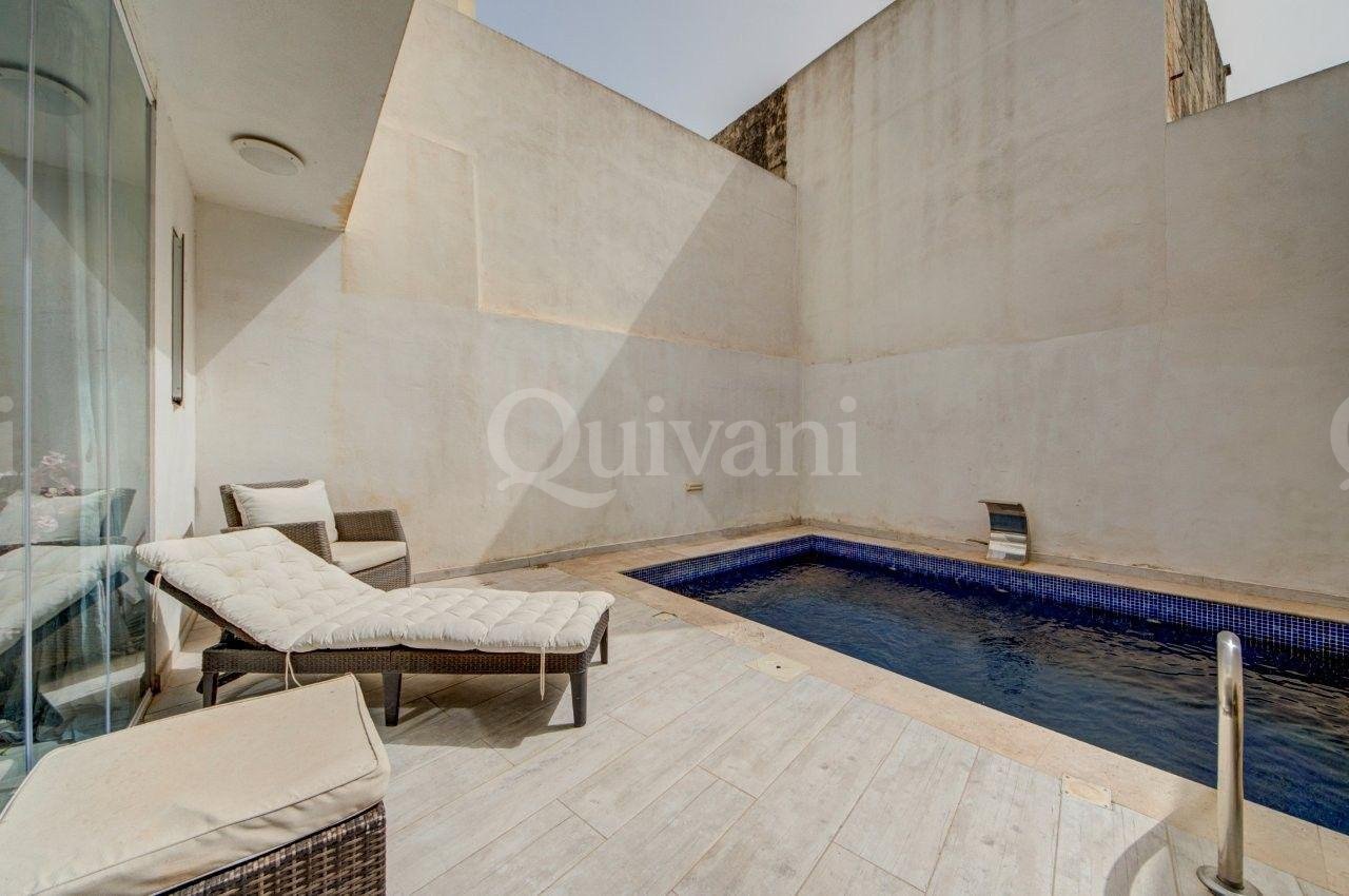 Qormi, Converted House of Character with pool