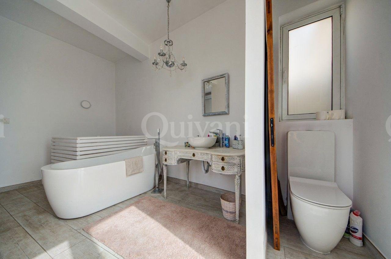 Qormi, Converted House of Character with pool