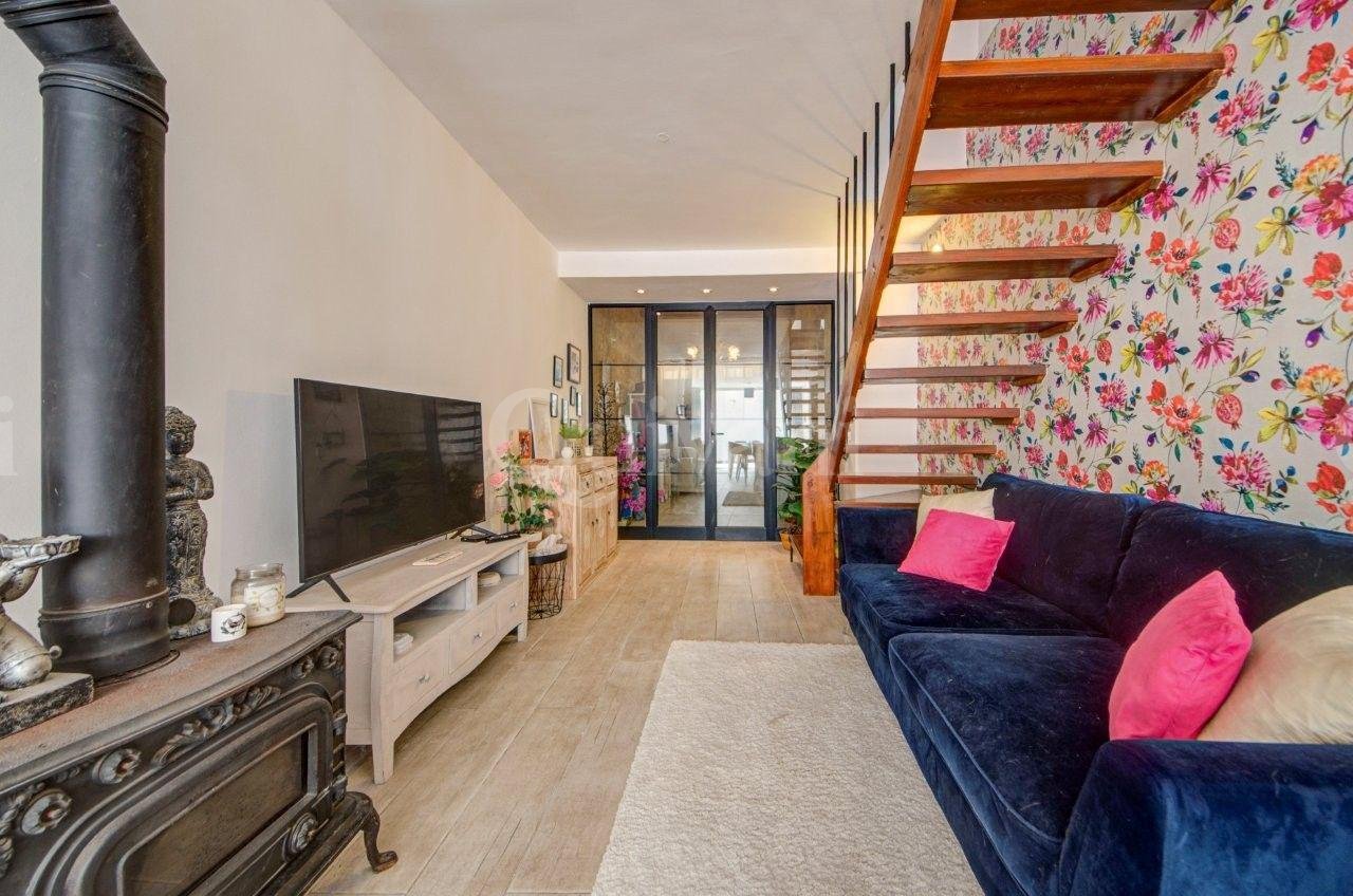 Qormi, Converted House of Character with pool