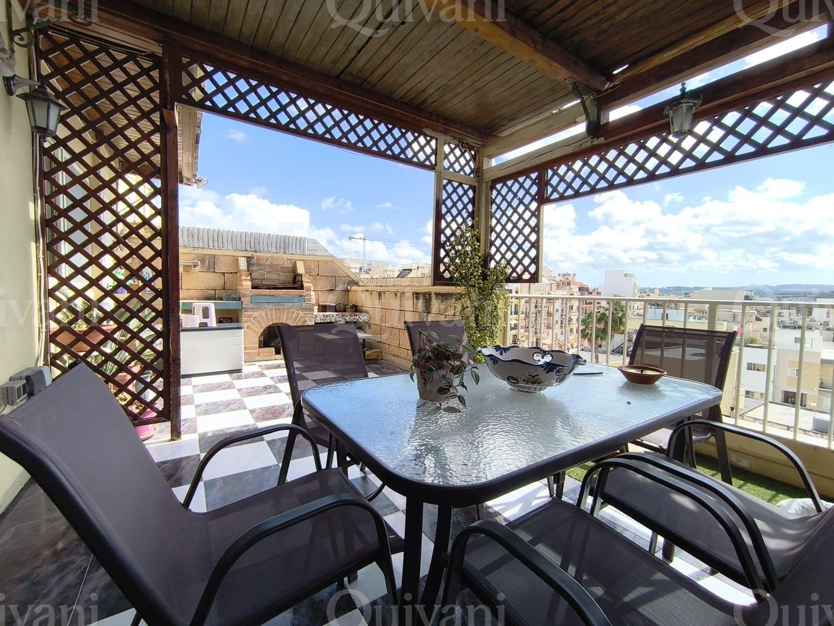 Qawra - Bright and Spacious 3-Bedroom Penthouse with Airspace