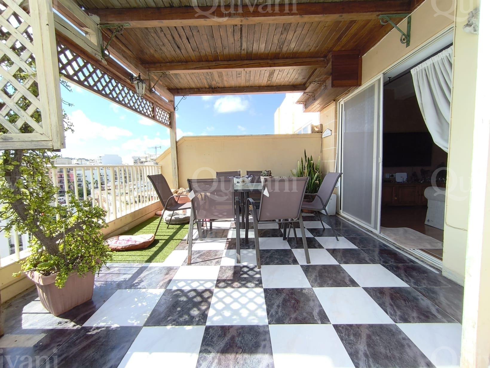 Qawra - Bright and Spacious 3-Bedroom Penthouse with Airspace