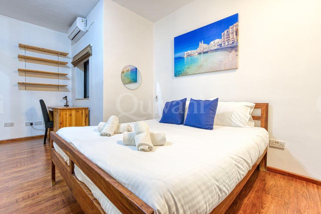 Sliema - Large Apartment With Side Sea Views