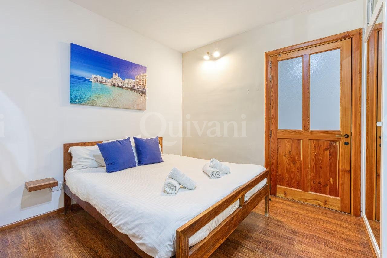 Sliema - Large Apartment With Side Sea Views