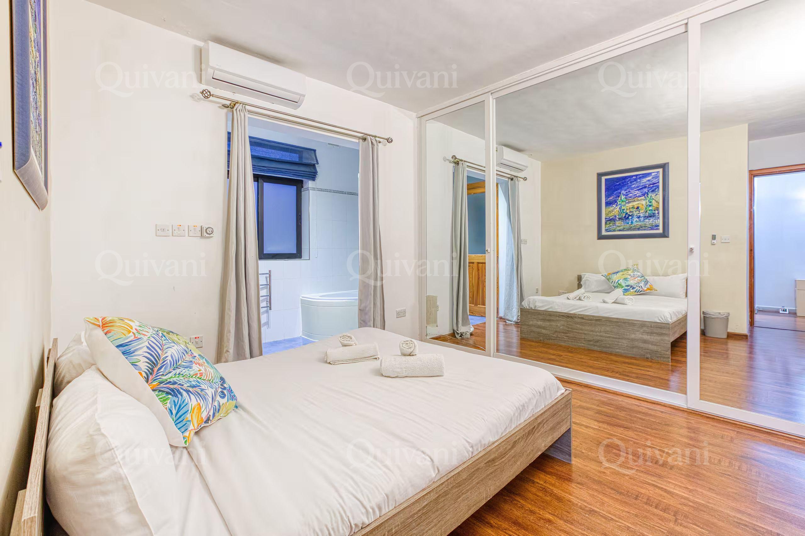 Sliema - Large Apartment With Side Sea Views