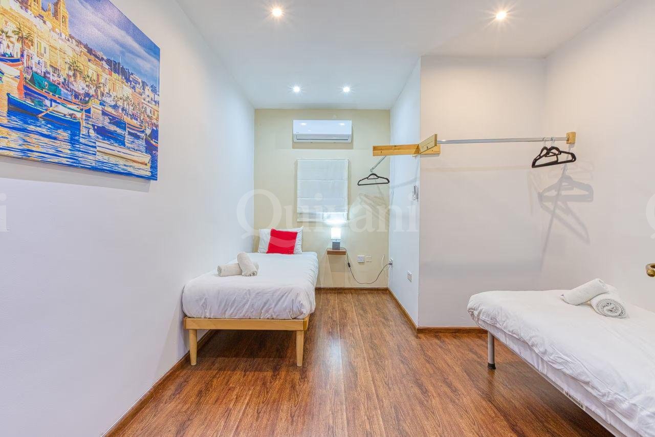 Sliema - Large Apartment With Side Sea Views