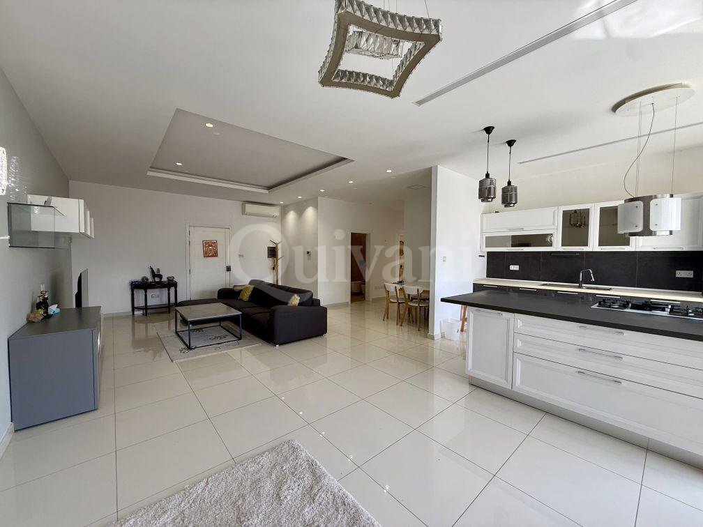 L-Ibrag Bright Apartment with Large Garage