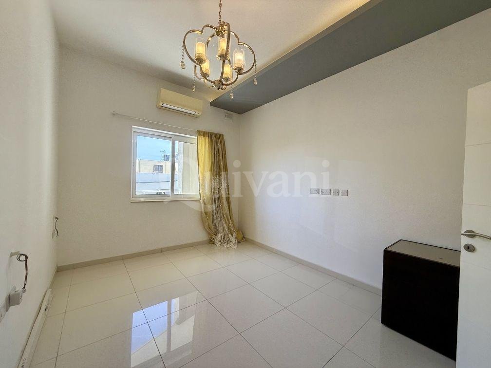L-Ibrag Bright Apartment with Large Garage